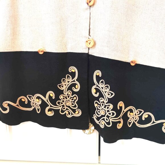 Women's blouse, size XL, tag is missing but it looks like a linen/cotton mix - Picture 2 of 2